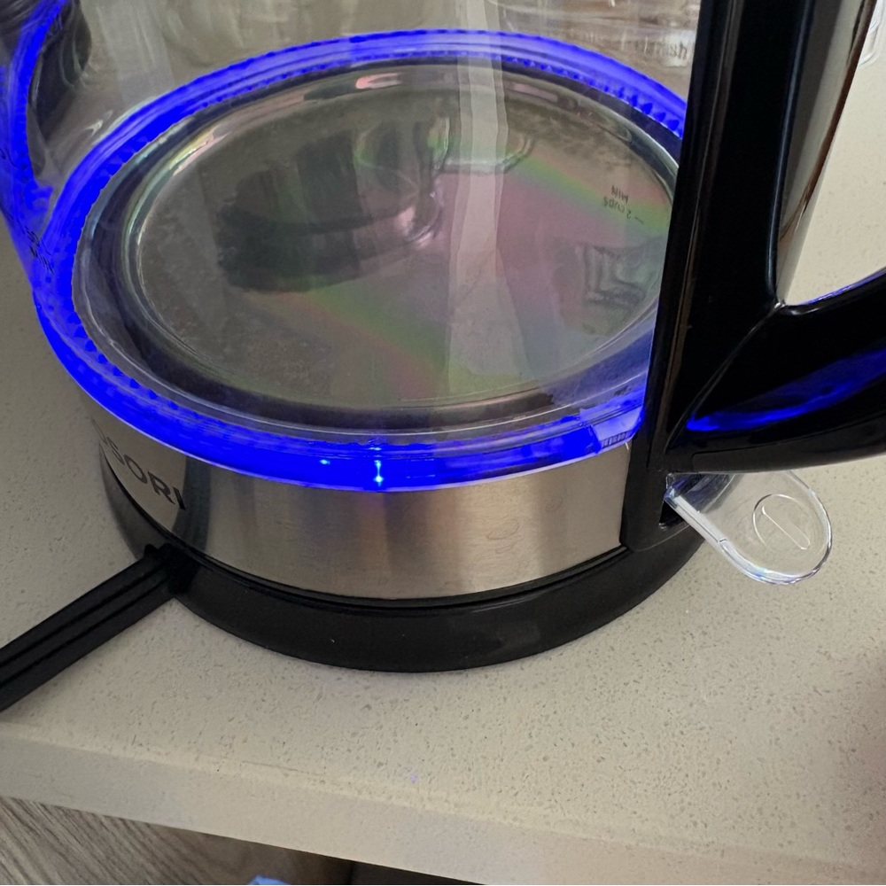 Cosori Electric Glass Kettle with Black Handle - Picture 8 of 10